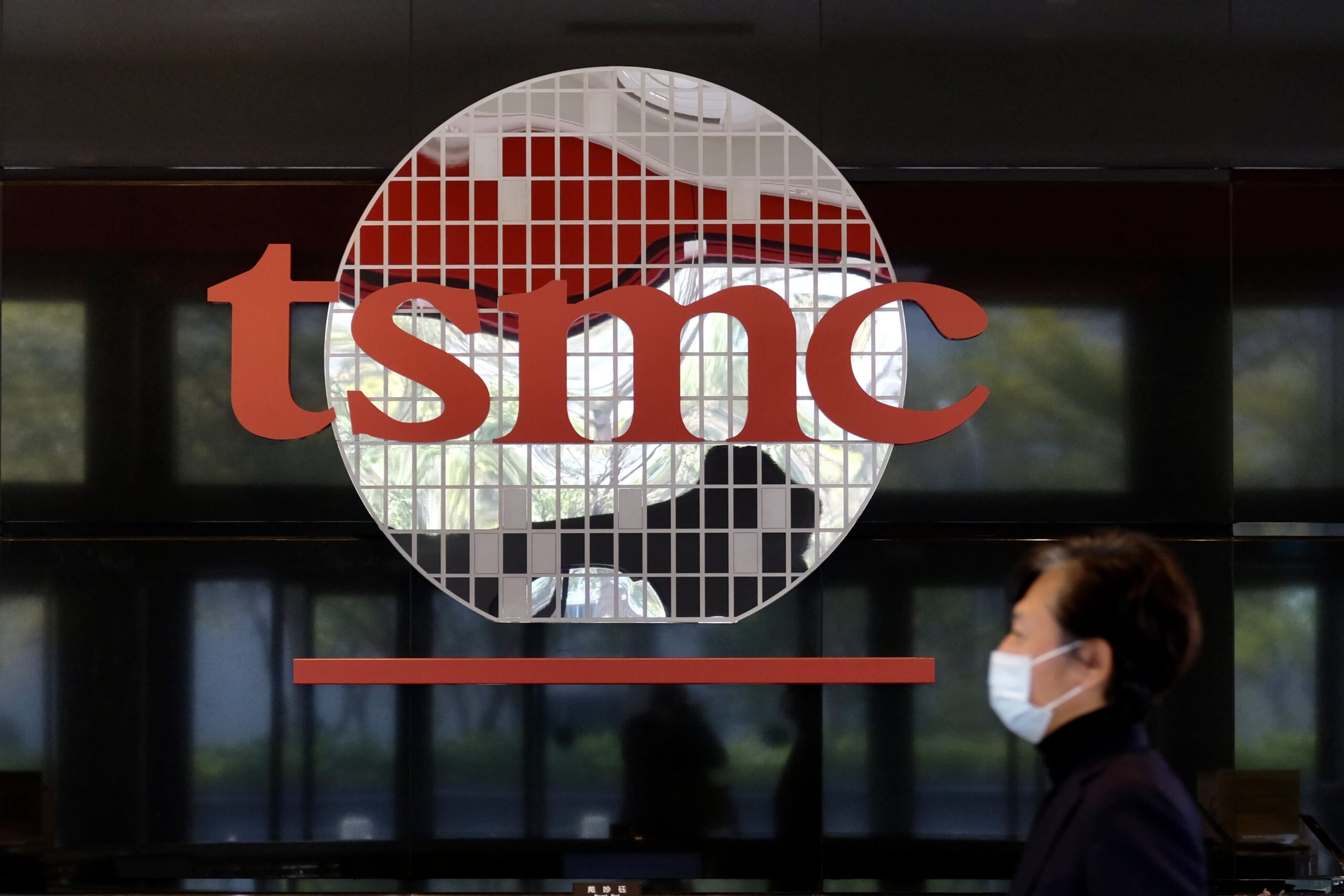 TSMC says its $40 billion chip project in Arizona faces a further delay